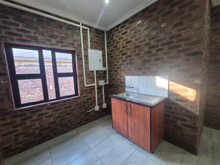 To Let Commercial Property for Rent in Baillie Park North West
